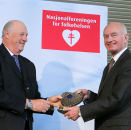 3. februar: Kong Harald deler ut Nasjonalforeningens pris til professor Terje Rolf Pedersen. Foto: Terje Pedersen / NTB scanpix